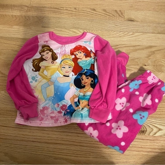 Disney Princess Fleece Pajama Set Sz 5T Pink Cinderella Belle Ariel Jasmine - Picture 2 of 5
